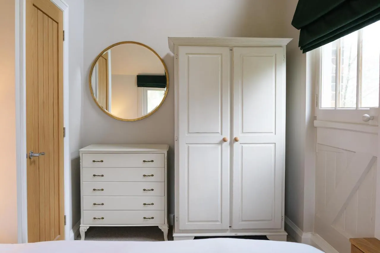 The Olive Apartment - Greentrees Estate Haywards Heath