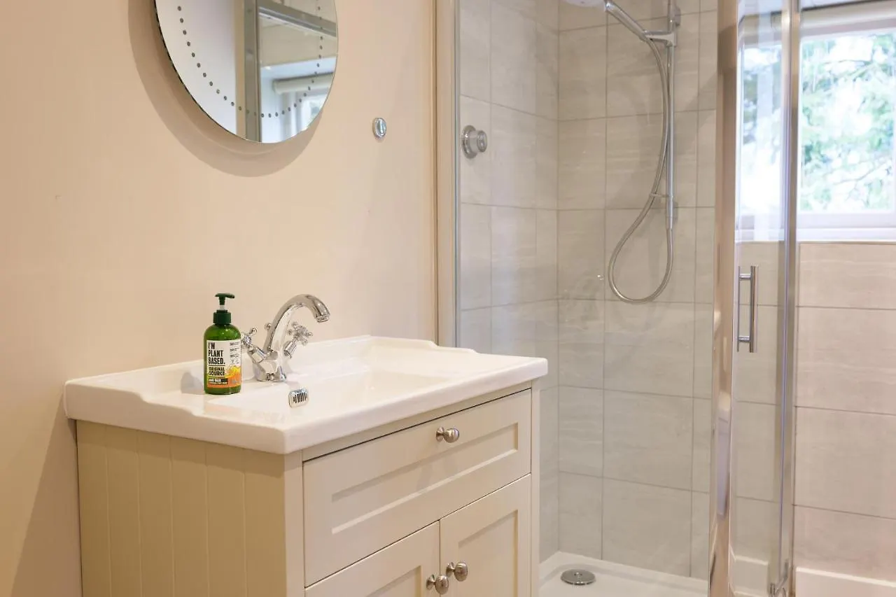 The Olive Apartment - Greentrees Estate Haywards Heath
